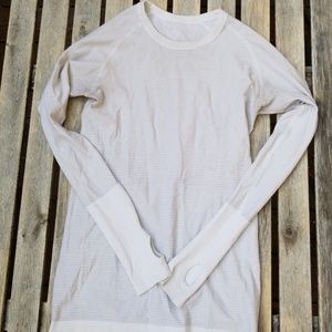 Lululemon light weight long sleeve size 8